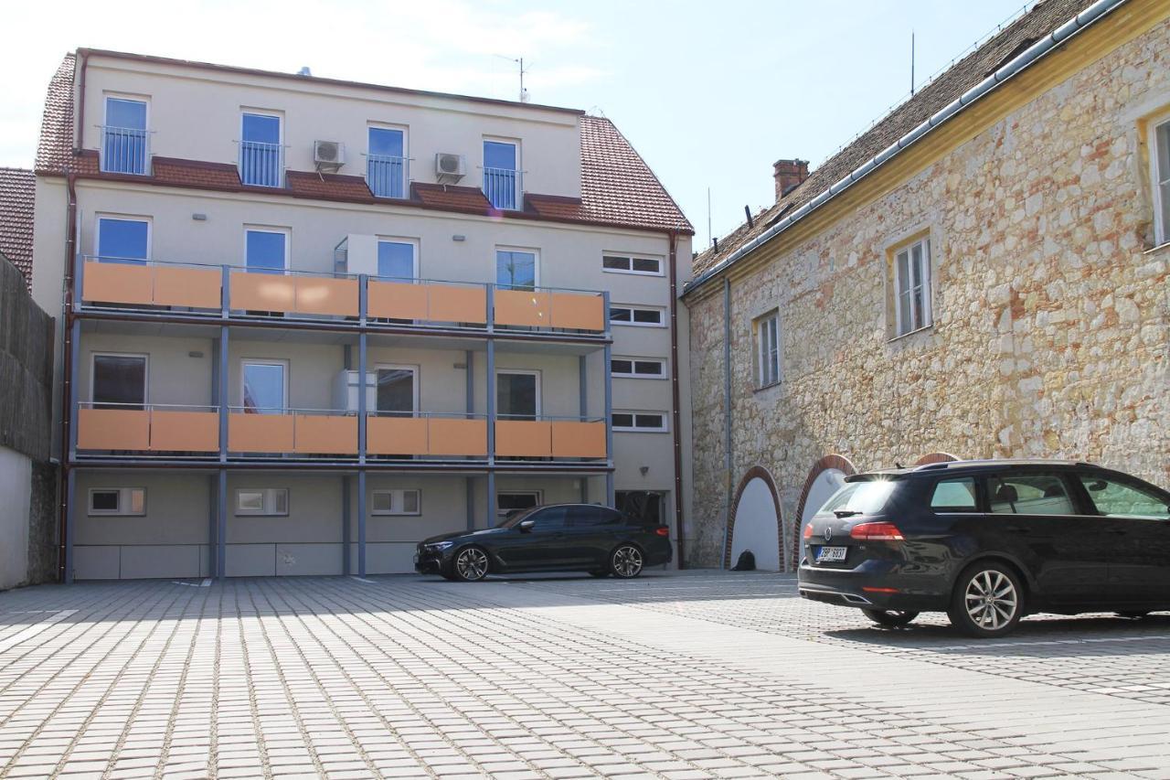 Velovino Apartman Mikulov Exteriör bild